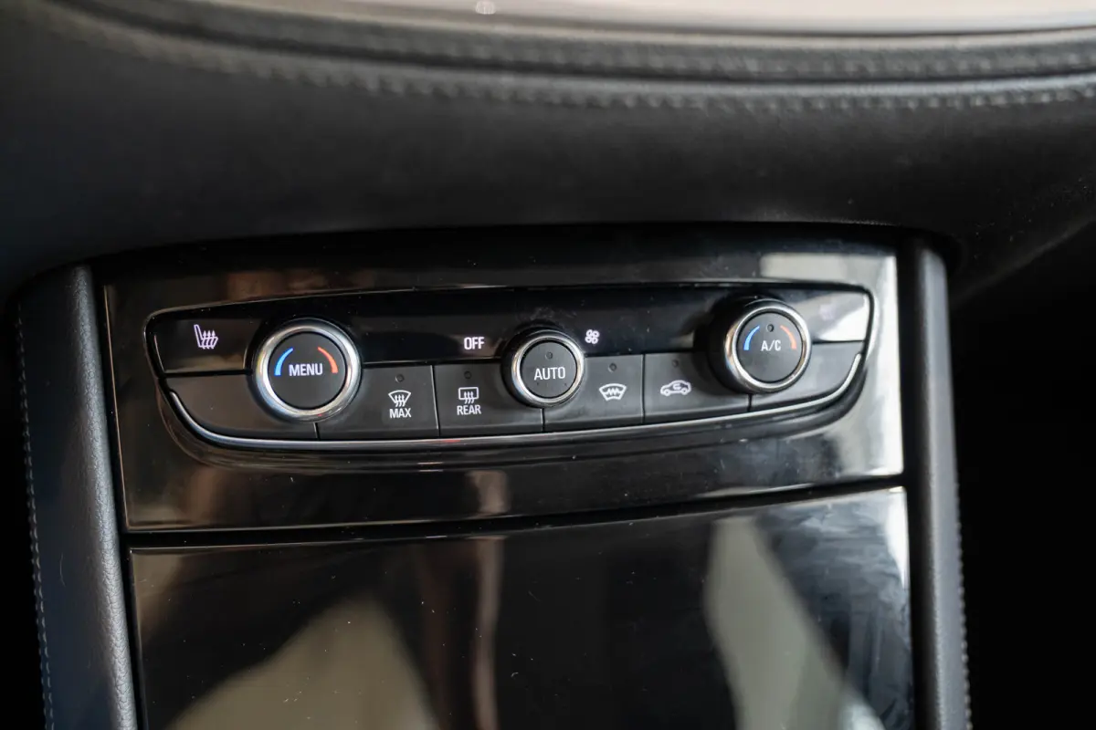 1.2 Turbo Innovation | Camera | Trekhaak | Stoel & Stuurverwarming | Climate Controle | Navigatie | Apple Carplay & Android Auto |