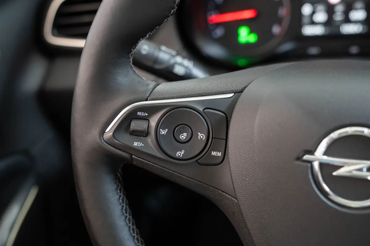 1.2 Turbo Innovation | Camera | Trekhaak | Stoel & Stuurverwarming | Climate Controle | Navigatie | Apple Carplay & Android Auto |