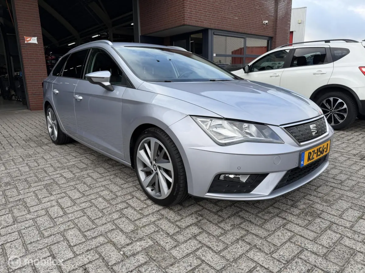 1.0 EcoTSI Style Business Intense NAVI*CARPLAY*