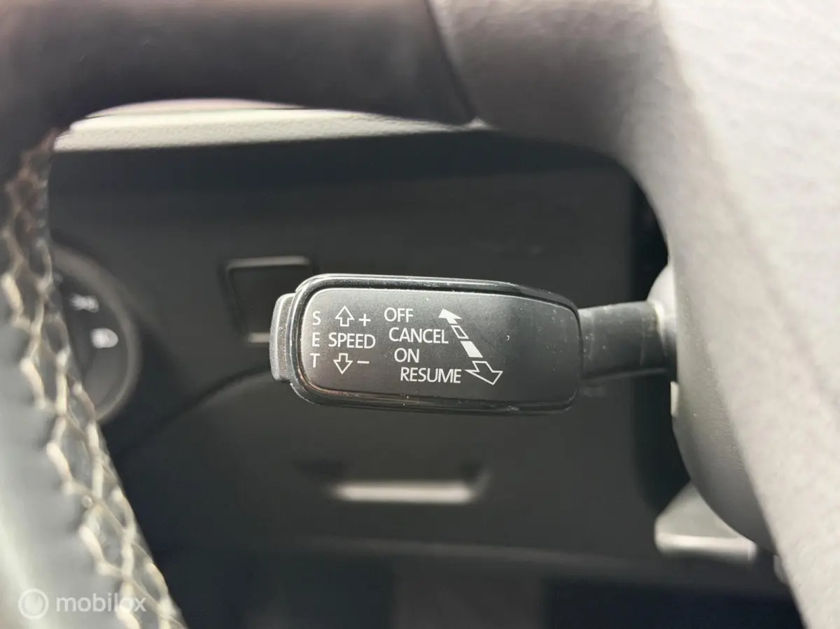 1.0 EcoTSI Style Business Intense NAVI*CARPLAY*