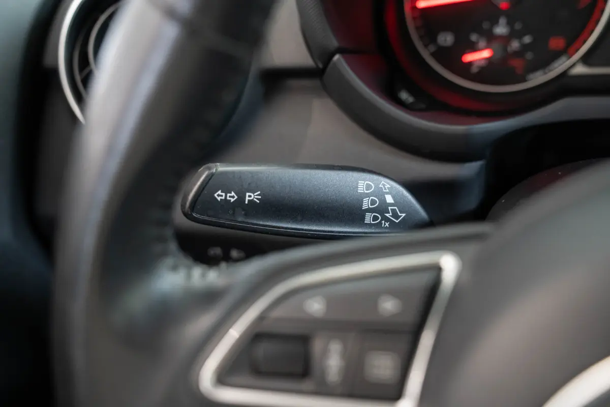 1.0 TFSI Automaat Adrenalin | Parkeersensoren | Navigatie | Cruise Controle | Bluetooth | 17 inch Lichtmetalen velgen |