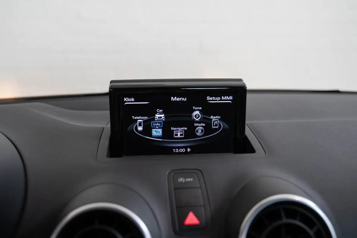 1.0 TFSI Automaat Adrenalin | Parkeersensoren | Navigatie | Cruise Controle | Bluetooth | 17 inch Lichtmetalen velgen |