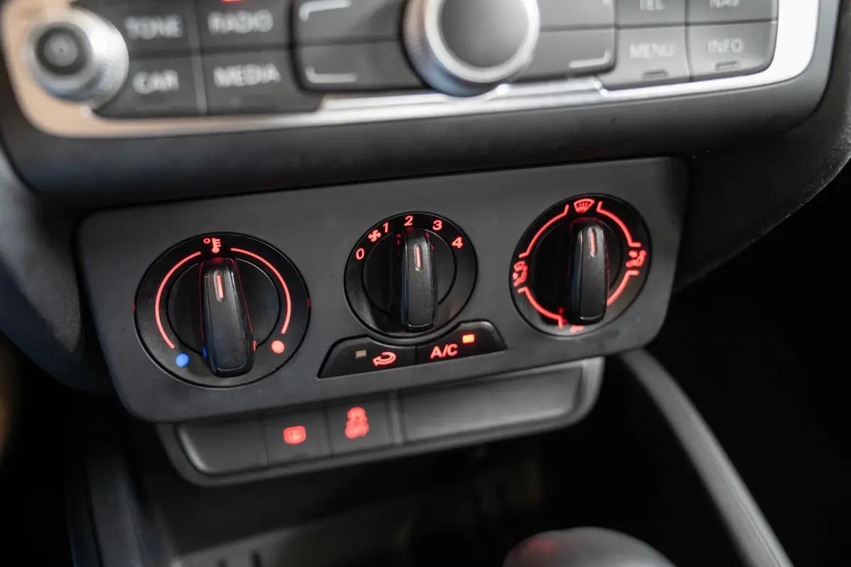 1.0 TFSI Automaat Adrenalin | Parkeersensoren | Navigatie | Cruise Controle | Bluetooth | 17 inch Lichtmetalen velgen |