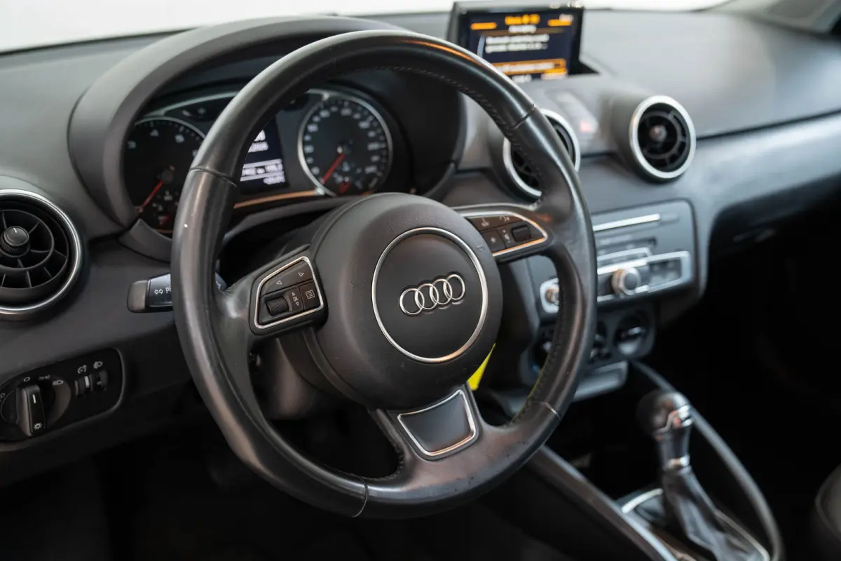 1.0 TFSI Automaat Adrenalin | Parkeersensoren | Navigatie | Cruise Controle | Bluetooth | 17 inch Lichtmetalen velgen |