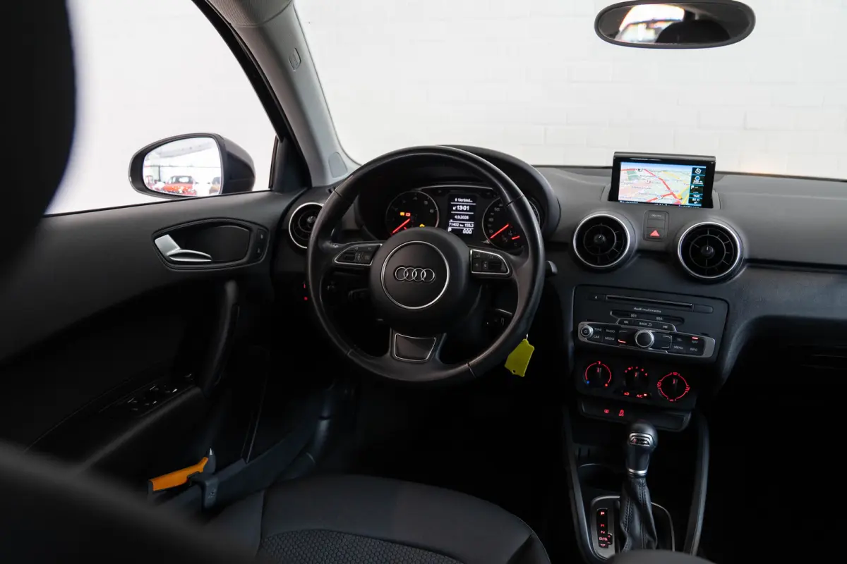 1.0 TFSI Automaat Adrenalin | Parkeersensoren | Navigatie | Cruise Controle | Bluetooth | 17 inch Lichtmetalen velgen |