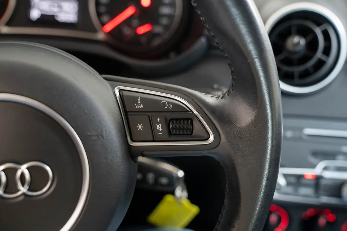 1.0 TFSI Automaat Adrenalin | Parkeersensoren | Navigatie | Cruise Controle | Bluetooth | 17 inch Lichtmetalen velgen |