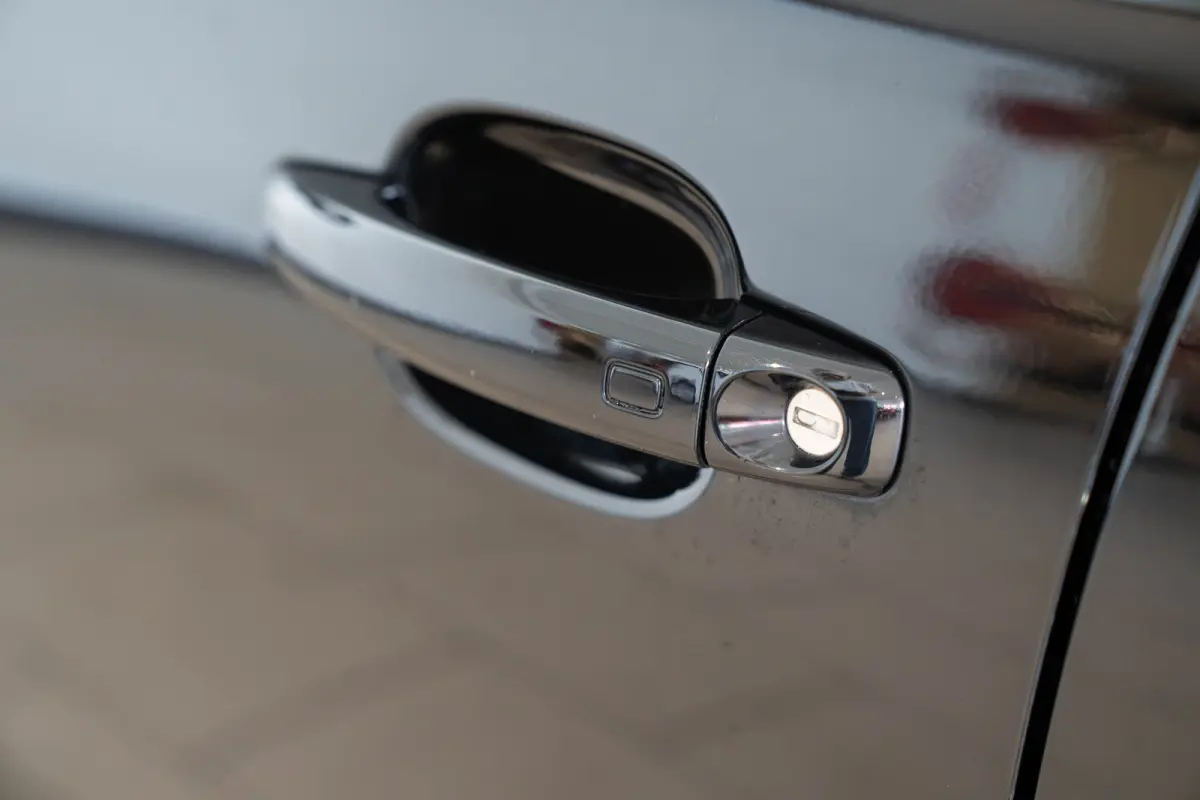 1.0 TFSI Automaat Adrenalin | Parkeersensoren | Navigatie | Cruise Controle | Bluetooth | 17 inch Lichtmetalen velgen |