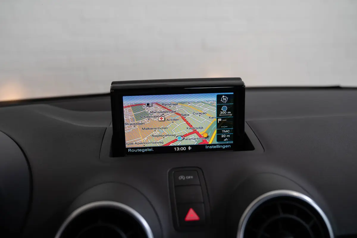 1.0 TFSI Automaat Adrenalin | Parkeersensoren | Navigatie | Cruise Controle | Bluetooth | 17 inch Lichtmetalen velgen |