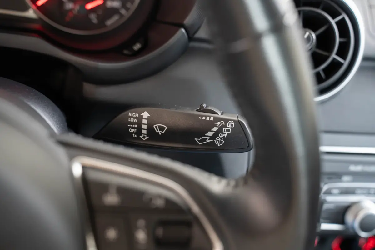 1.0 TFSI Automaat Adrenalin | Parkeersensoren | Navigatie | Cruise Controle | Bluetooth | 17 inch Lichtmetalen velgen |