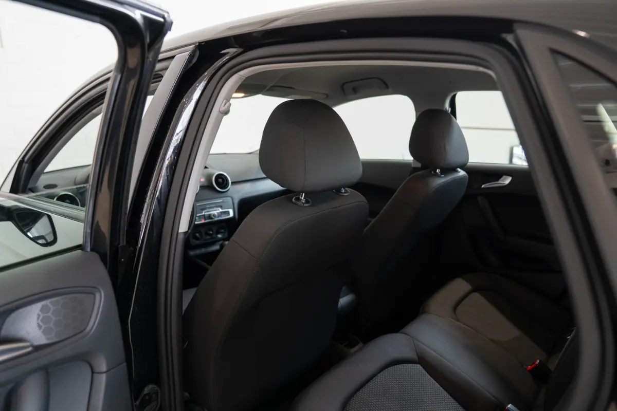 1.0 TFSI Automaat Adrenalin | Parkeersensoren | Navigatie | Cruise Controle | Bluetooth | 17 inch Lichtmetalen velgen |