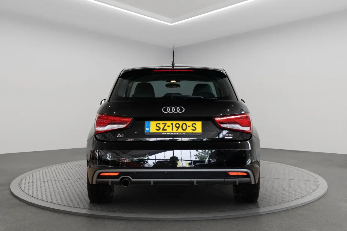 1.0 TFSI Automaat Adrenalin | Parkeersensoren | Navigatie | Cruise Controle | Bluetooth | 17 inch Lichtmetalen velgen |