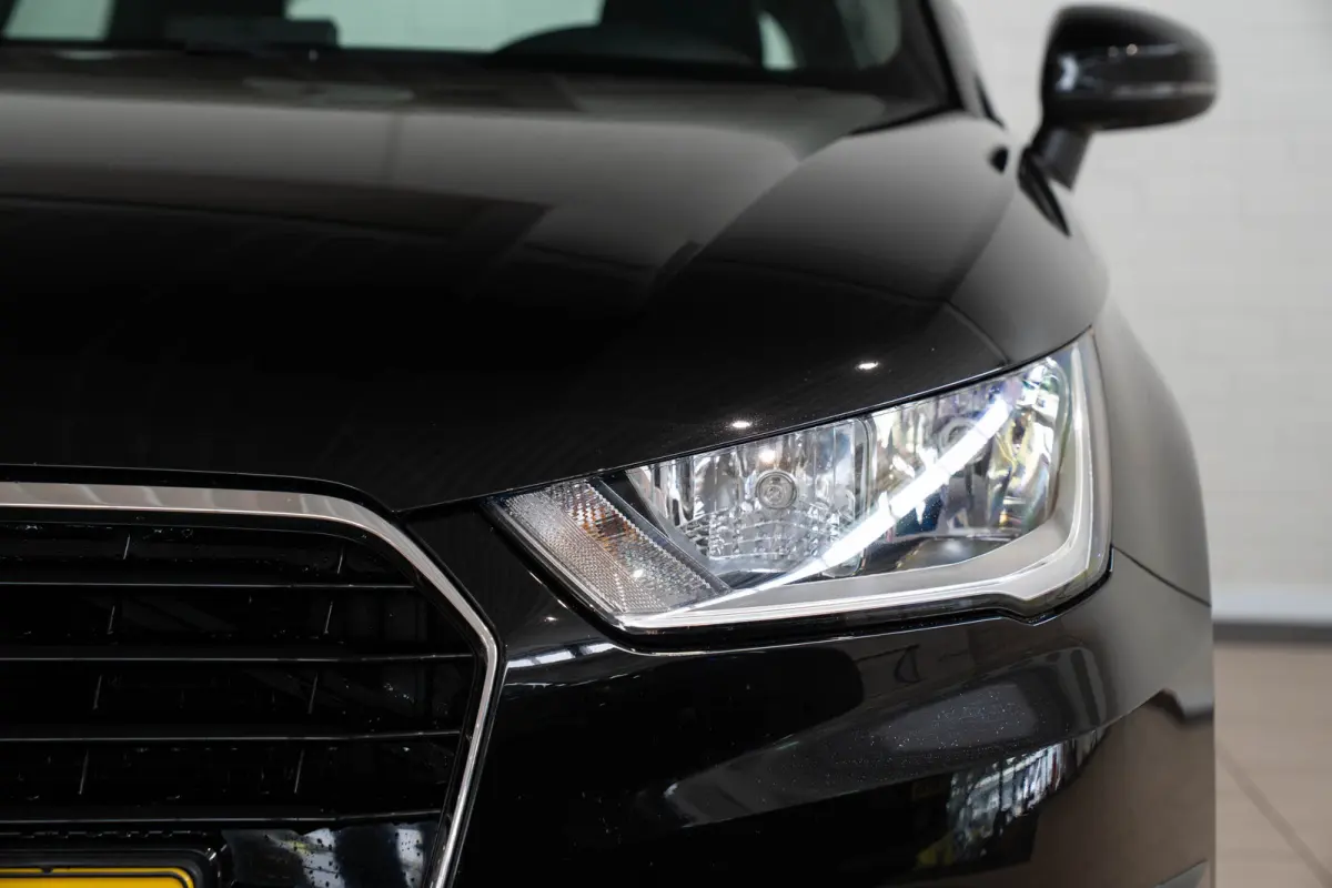 1.0 TFSI Automaat Adrenalin | Parkeersensoren | Navigatie | Cruise Controle | Bluetooth | 17 inch Lichtmetalen velgen |