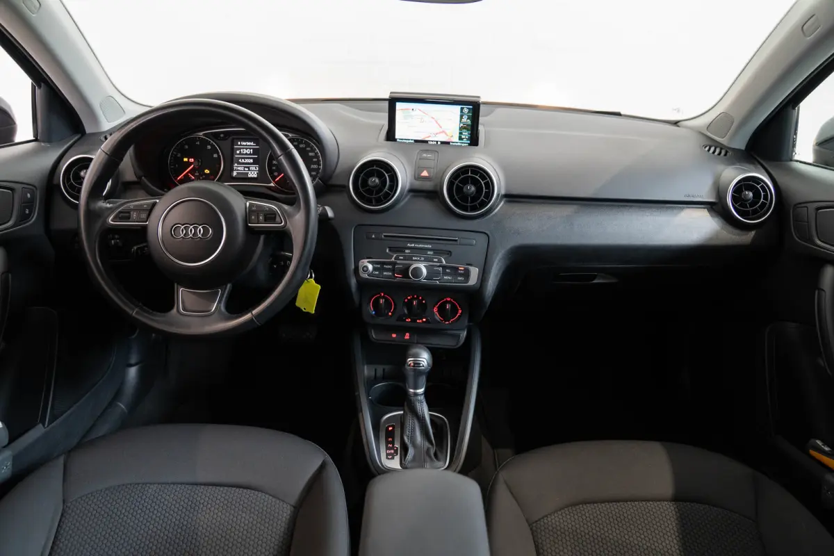 1.0 TFSI Automaat Adrenalin | Parkeersensoren | Navigatie | Cruise Controle | Bluetooth | 17 inch Lichtmetalen velgen |