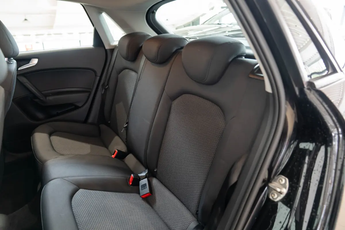 1.0 TFSI Automaat Adrenalin | Parkeersensoren | Navigatie | Cruise Controle | Bluetooth | 17 inch Lichtmetalen velgen |
