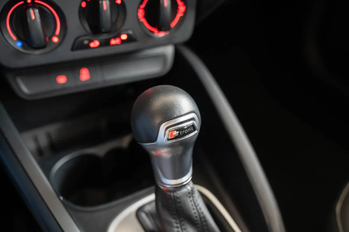1.0 TFSI Automaat Adrenalin | Parkeersensoren | Navigatie | Cruise Controle | Bluetooth | 17 inch Lichtmetalen velgen |