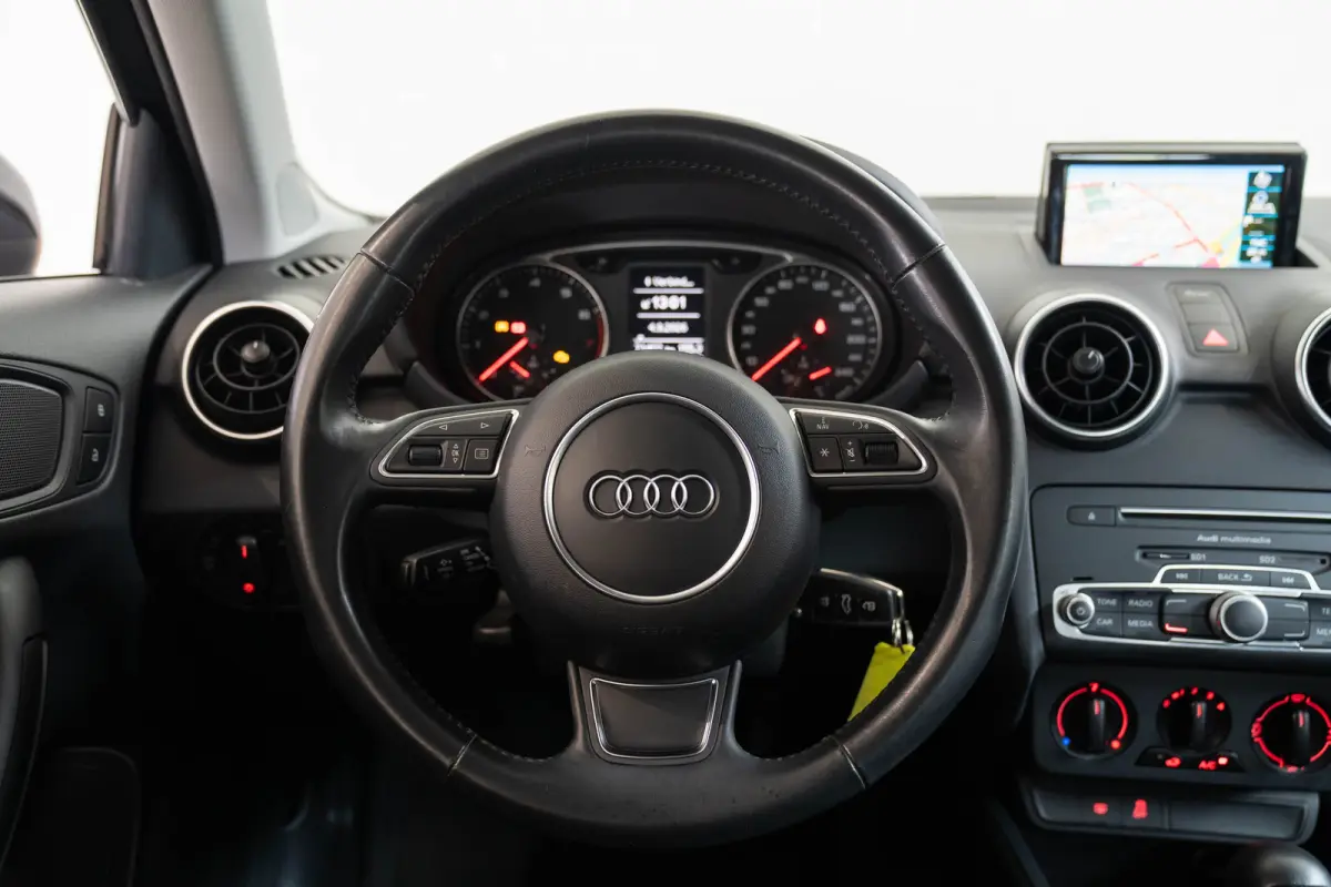 1.0 TFSI Automaat Adrenalin | Parkeersensoren | Navigatie | Cruise Controle | Bluetooth | 17 inch Lichtmetalen velgen |