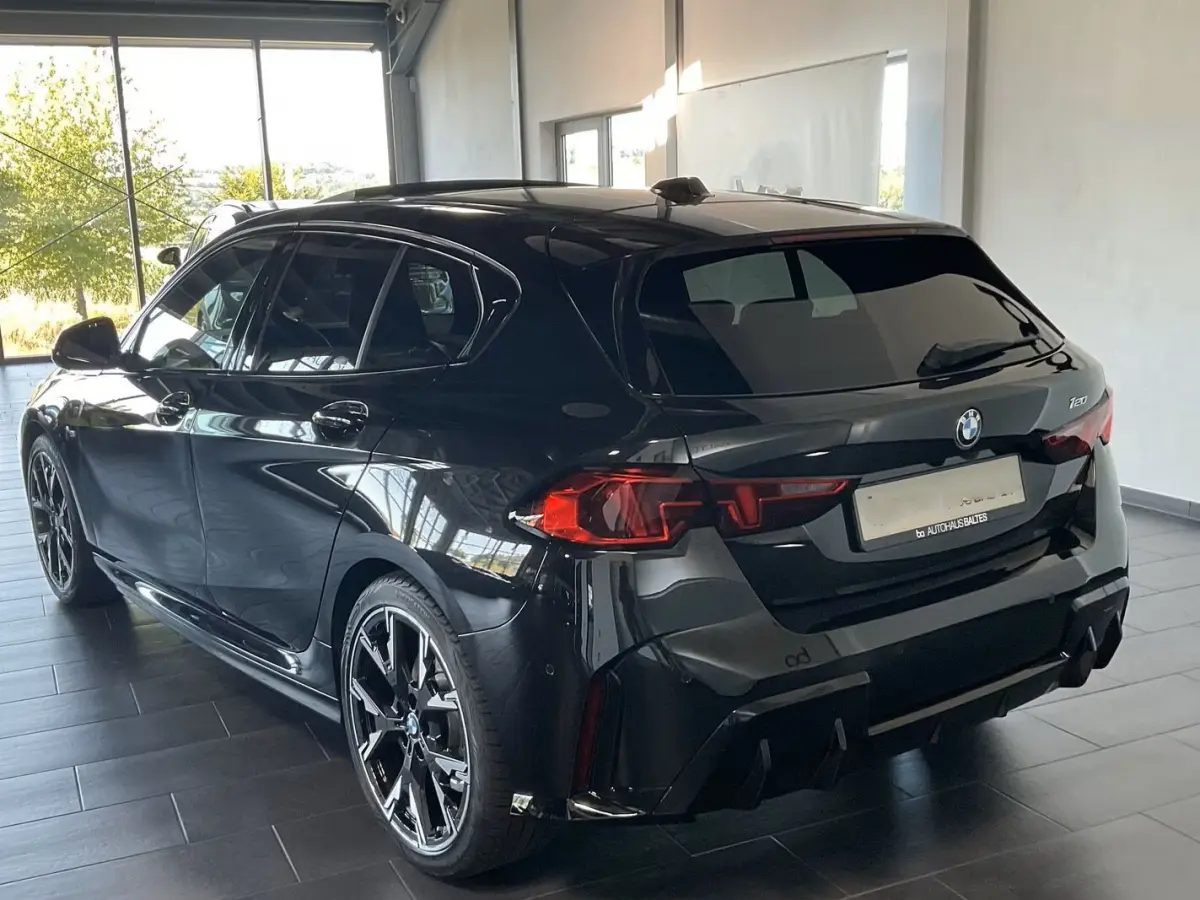 120 M-SPORT ** LED, PANORAMA, 19-inch LMV, ACC, M-ONDERST, EL. A-KLEP ** 1e EIG - Ex BMW-AG ** ** INFORMEER OOK NAAR ONZE AANTREKKELIJKE FINANCIAL-LEASE TARIEVEN **