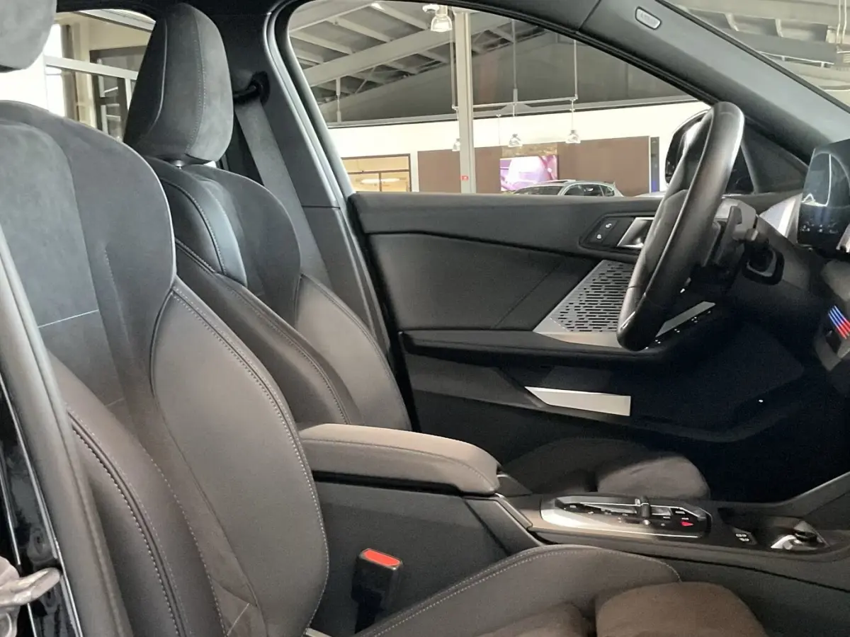 120 M-SPORT ** LED, PANORAMA, 19-inch LMV, ACC, M-ONDERST, EL. A-KLEP ** 1e EIG - Ex BMW-AG ** ** INFORMEER OOK NAAR ONZE AANTREKKELIJKE FINANCIAL-LEASE TARIEVEN **