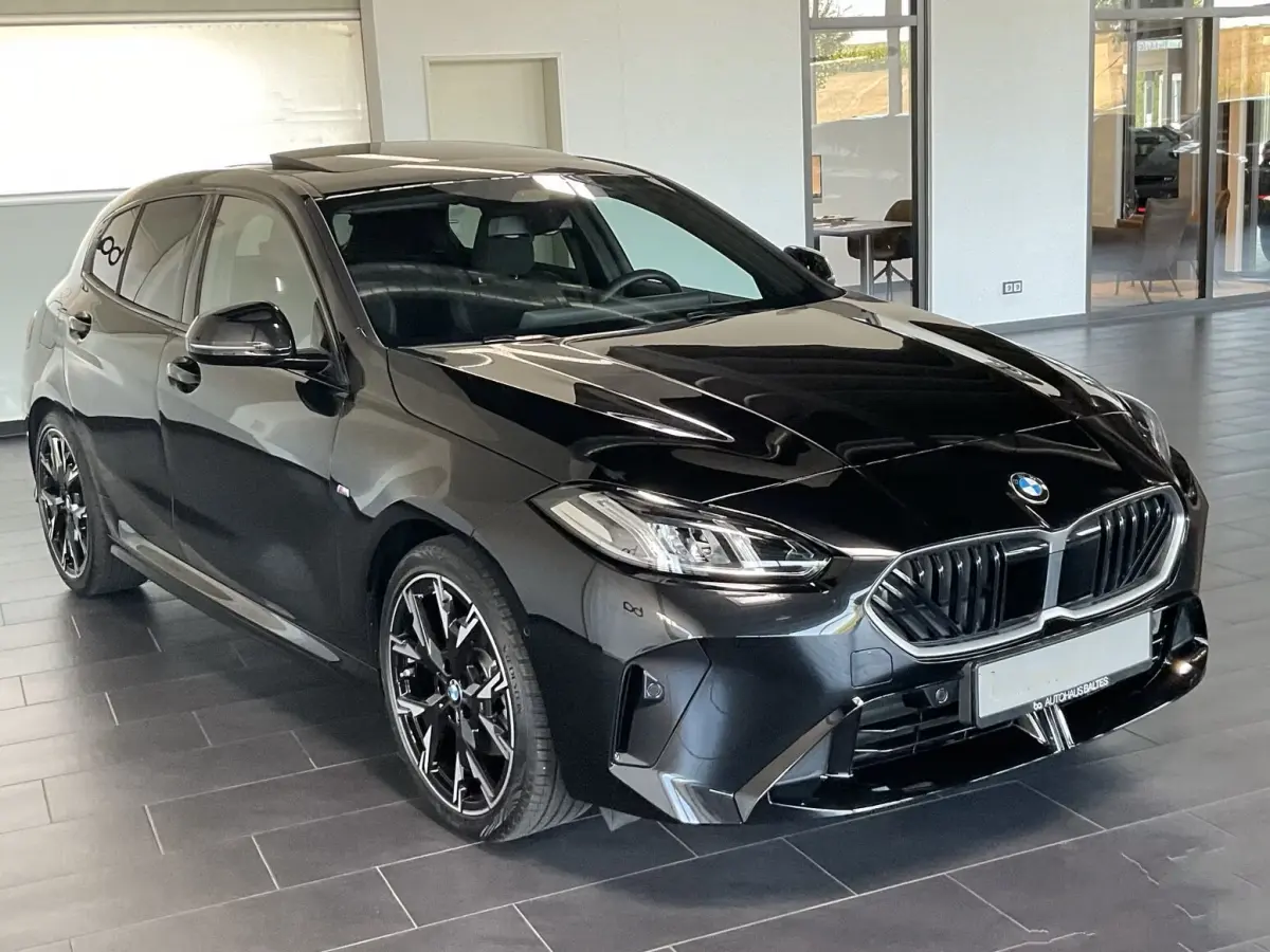 120 M-SPORT ** LED, PANORAMA, 19-inch LMV, ACC, M-ONDERST, EL. A-KLEP ** 1e EIG - Ex BMW-AG ** ** INFORMEER OOK NAAR ONZE AANTREKKELIJKE FINANCIAL-LEASE TARIEVEN **