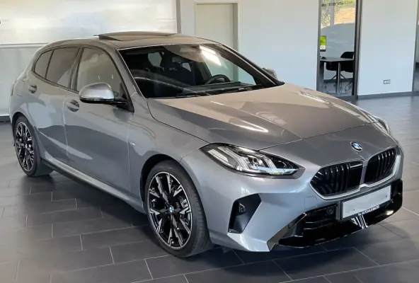 120 M-SPORT ** LED, TREKH, PANORAMA, 19-inch LMV, ACC, M-ONDERST, EL. A-KLEP ** 1e EIG - Ex BMW-AG ** ** INFORMEER OOK NAAR ONZE AANTREKKELIJKE FINANCIAL-LEASE TARIEVEN **