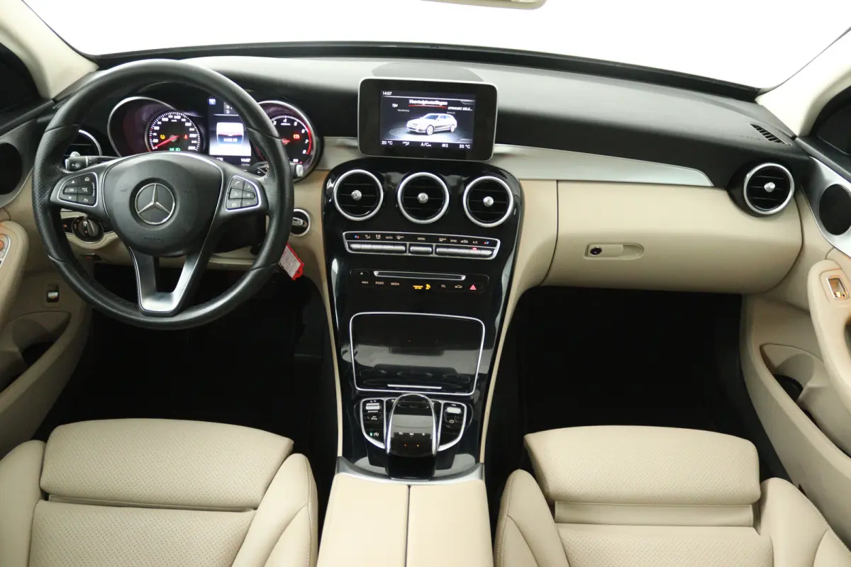 180 Business Solution AMG (TREKHAAK, SFEERVERLICHTING, STOELVERWARMING, ELEKTR STOELEN, CRUISE CONTROL)