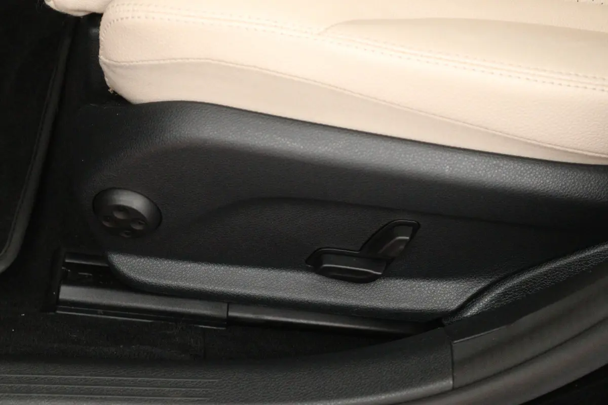 180 Business Solution AMG (TREKHAAK, SFEERVERLICHTING, STOELVERWARMING, ELEKTR STOELEN, CRUISE CONTROL)
