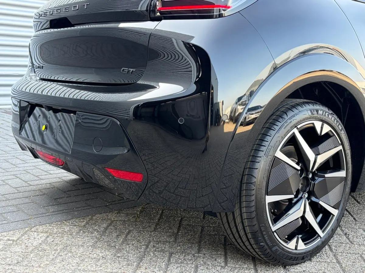GT | Elektrische parkeerrem | Elektrische parkeerrem | Extra getinte achterste zijruiten en achterruit