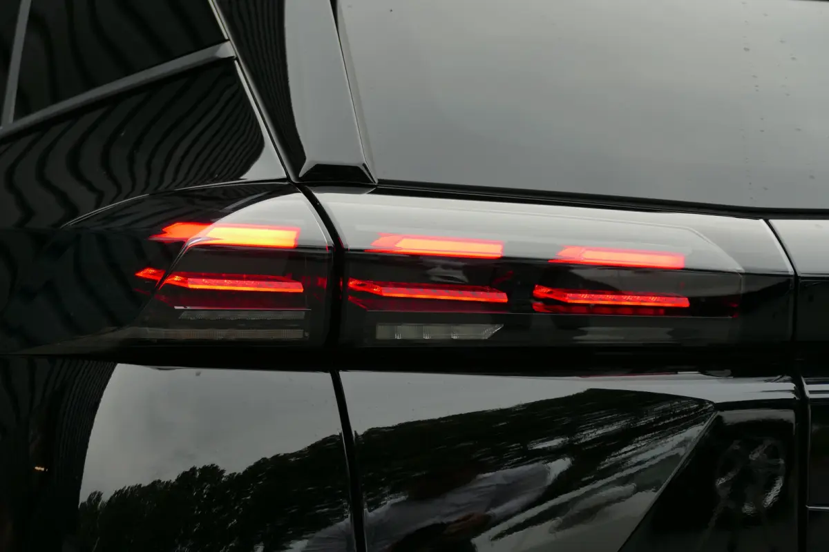 GT | Active Safety Brake met camera en radar (automatisch noodremsysteem) met Distance Alert (waarschuwing dreigende aanrijding) | Advanced Active Safety Brake met camera en radar | Climate 