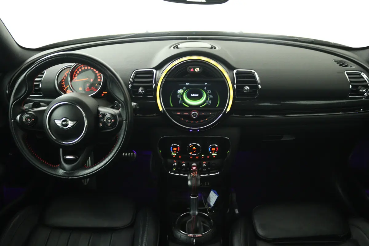 2.0 Cooper S Chili Serious Business (PANORAMADAK, STOELVERWARMING, SFEERVERLICHTING, PARKEERSENSOREN)