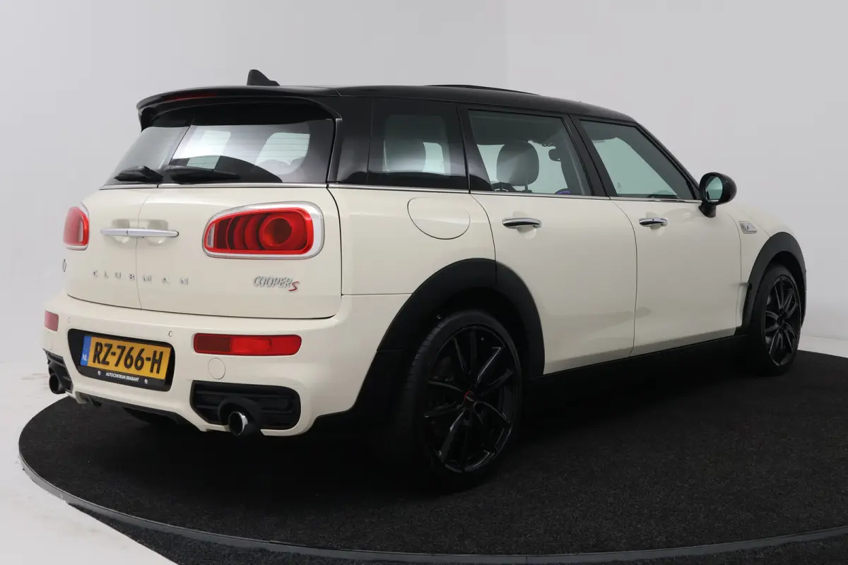 2.0 Cooper S Chili Serious Business (PANORAMADAK, STOELVERWARMING, SFEERVERLICHTING, PARKEERSENSOREN)