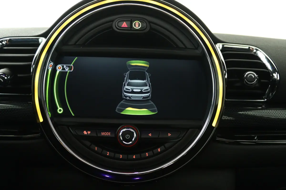2.0 Cooper S Chili Serious Business (PANORAMADAK, STOELVERWARMING, SFEERVERLICHTING, PARKEERSENSOREN)