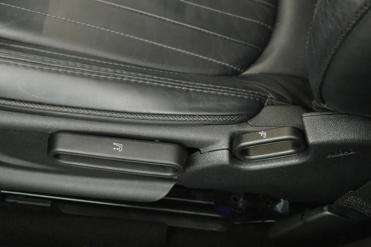 2.0 Cooper S Chili Serious Business (PANORAMADAK, STOELVERWARMING, SFEERVERLICHTING, PARKEERSENSOREN)