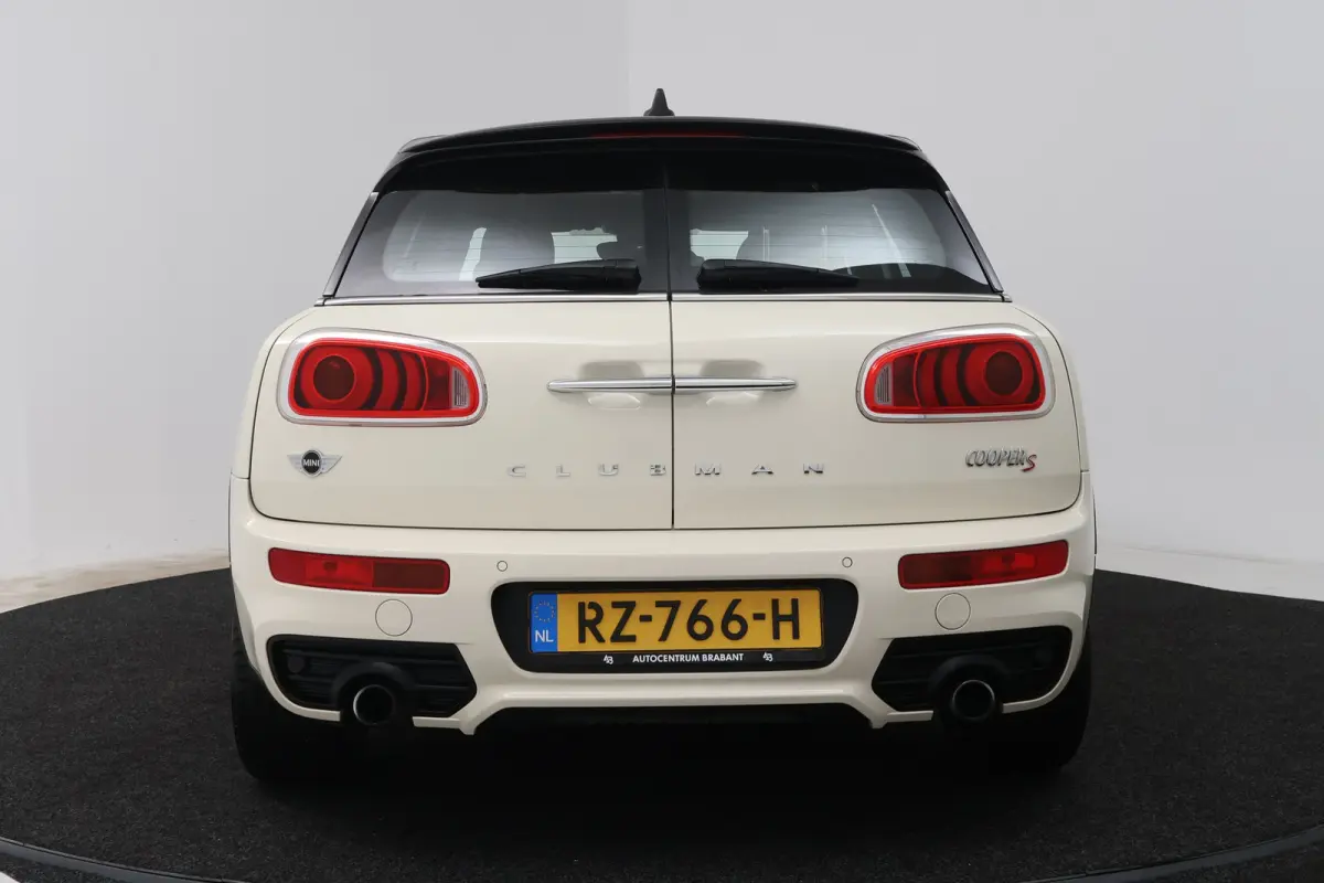 2.0 Cooper S Chili Serious Business (PANORAMADAK, STOELVERWARMING, SFEERVERLICHTING, PARKEERSENSOREN)