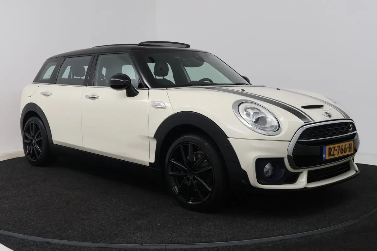 2.0 Cooper S Chili Serious Business (PANORAMADAK, STOELVERWARMING, SFEERVERLICHTING, PARKEERSENSOREN)