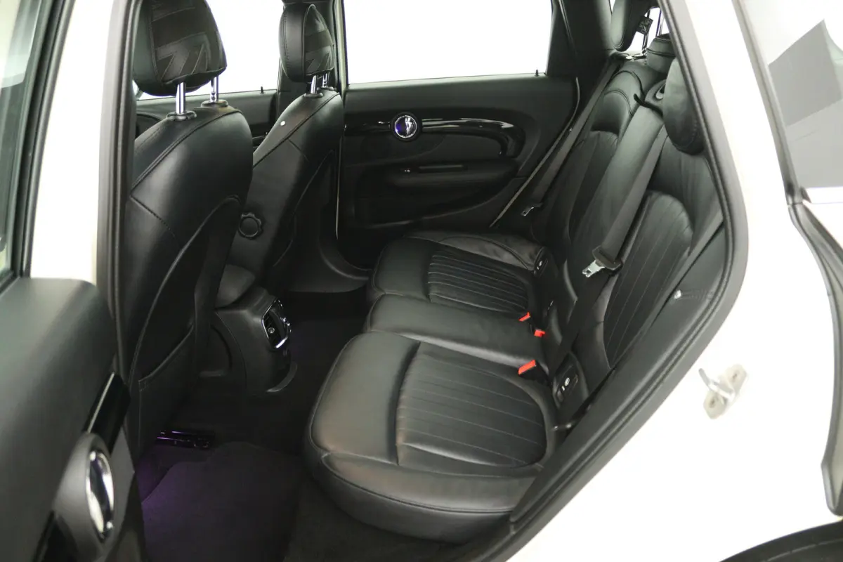 2.0 Cooper S Chili Serious Business (PANORAMADAK, STOELVERWARMING, SFEERVERLICHTING, PARKEERSENSOREN)