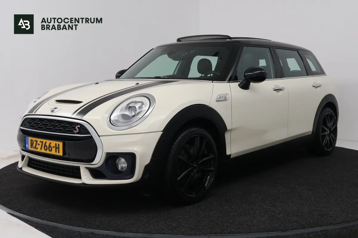 2.0 Cooper S Chili Serious Business (PANORAMADAK, STOELVERWARMING, SFEERVERLICHTING, PARKEERSENSOREN)