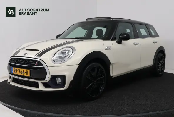 2.0 Cooper S Chili Serious Business (PANORAMADAK, STOELVERWARMING, SFEERVERLICHTING, PARKEERSENSOREN)