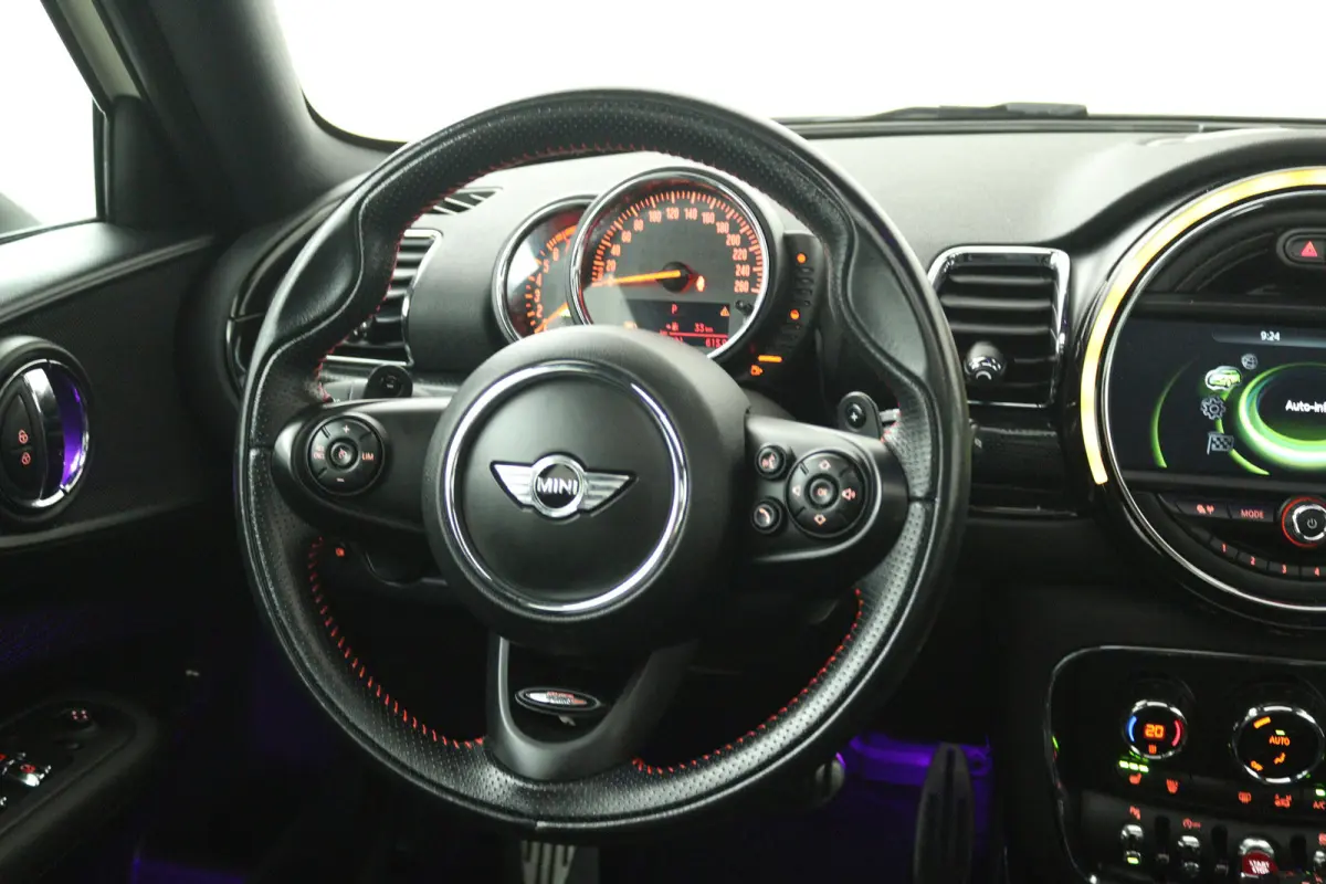2.0 Cooper S Chili Serious Business (PANORAMADAK, STOELVERWARMING, SFEERVERLICHTING, PARKEERSENSOREN)