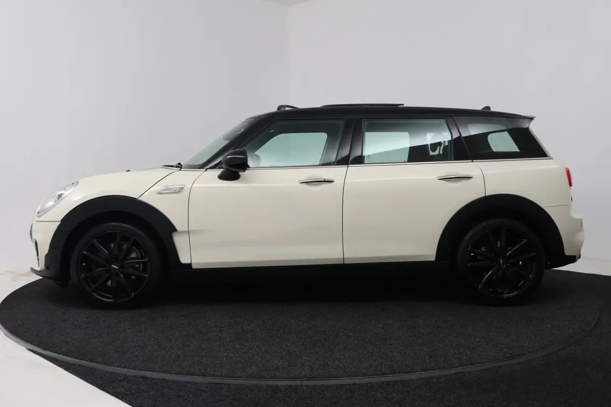 2.0 Cooper S Chili Serious Business (PANORAMADAK, STOELVERWARMING, SFEERVERLICHTING, PARKEERSENSOREN)