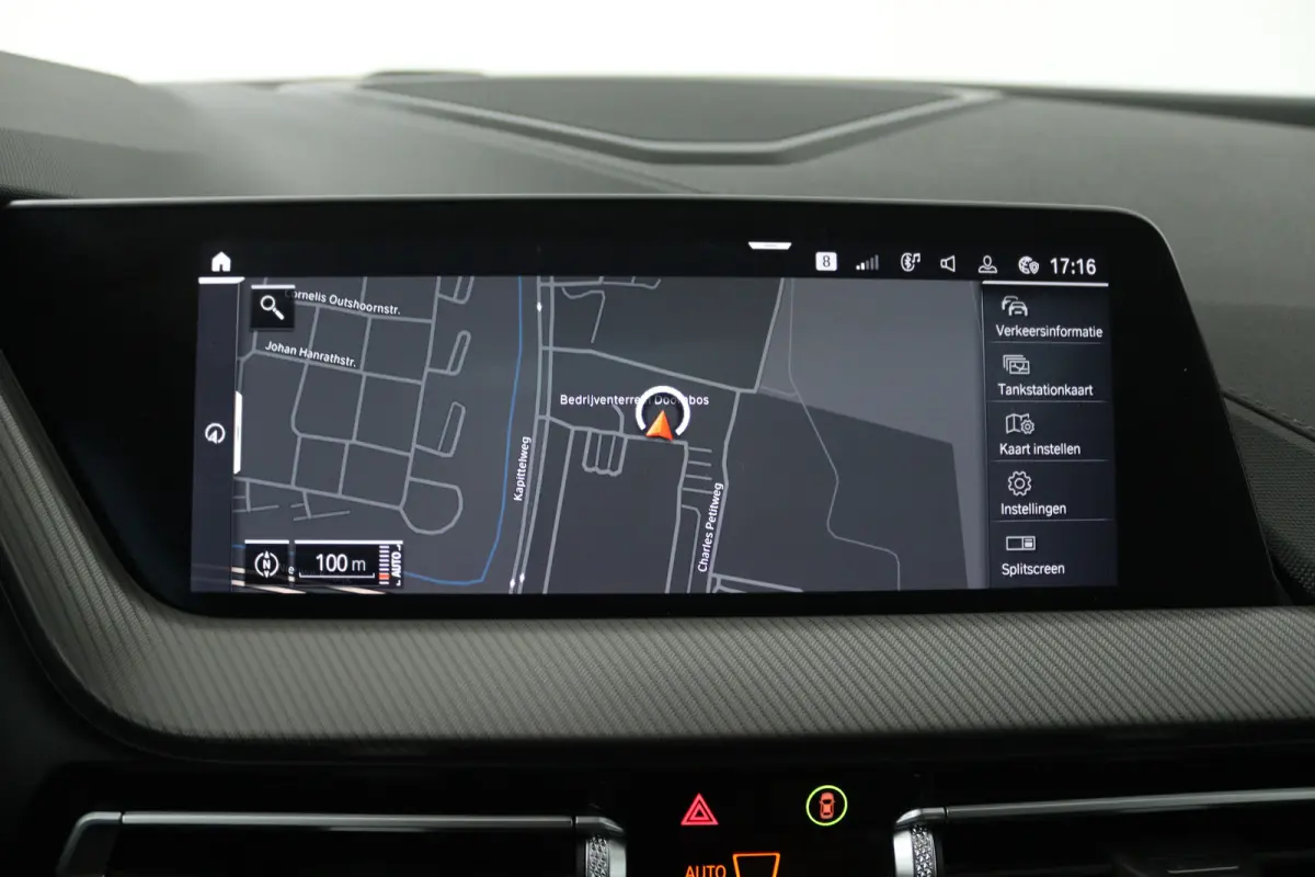 218i High Executive (PANORAMADAK, CAMERA, STOELVERWARMING, NAVIGATIE)