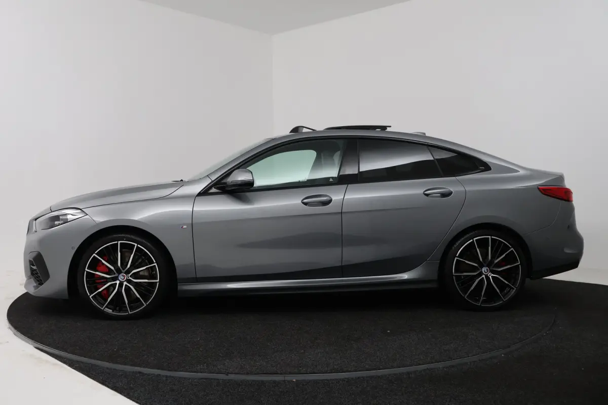 218i High Executive (PANORAMADAK, CAMERA, STOELVERWARMING, NAVIGATIE)