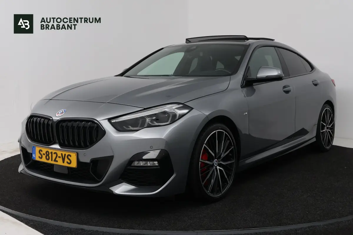 218i High Executive (PANORAMADAK, CAMERA, STOELVERWARMING, NAVIGATIE)