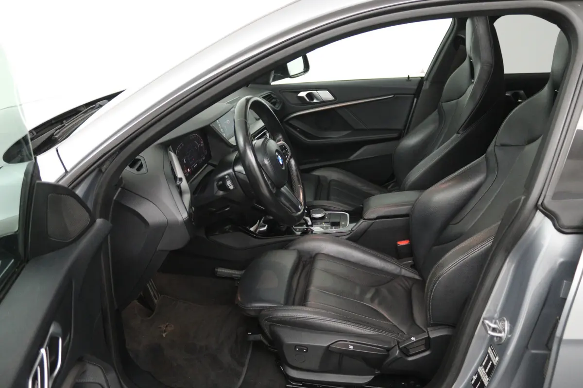 218i High Executive (PANORAMADAK, CAMERA, STOELVERWARMING, NAVIGATIE)