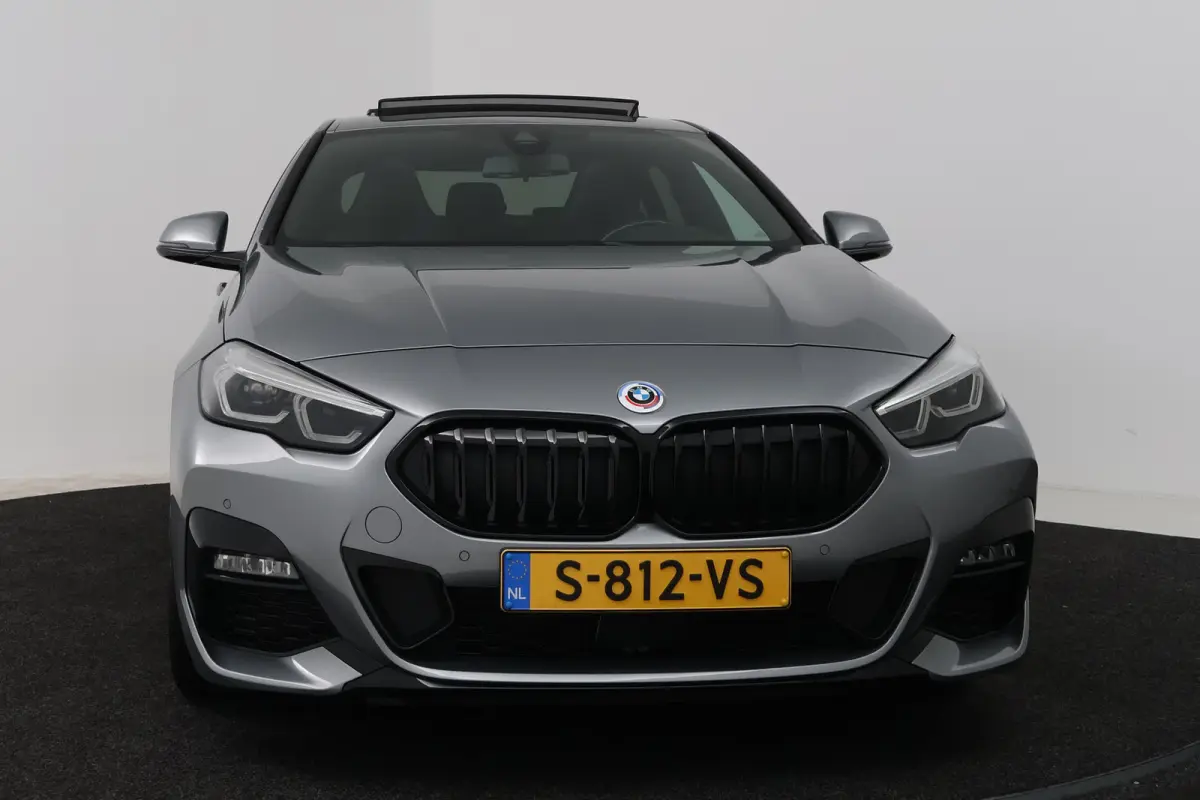 218i High Executive (PANORAMADAK, CAMERA, STOELVERWARMING, NAVIGATIE)