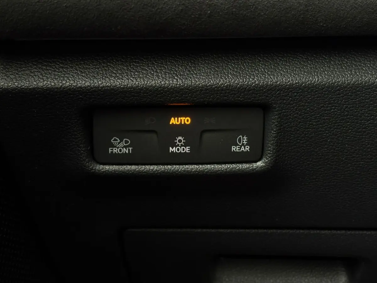 R-Line Edition - eHybrid | 'App-Connect' draadloze smartphone integratie | Automatische afstandsregeling (Adaptive Cruise Control) | Diefstalalarm