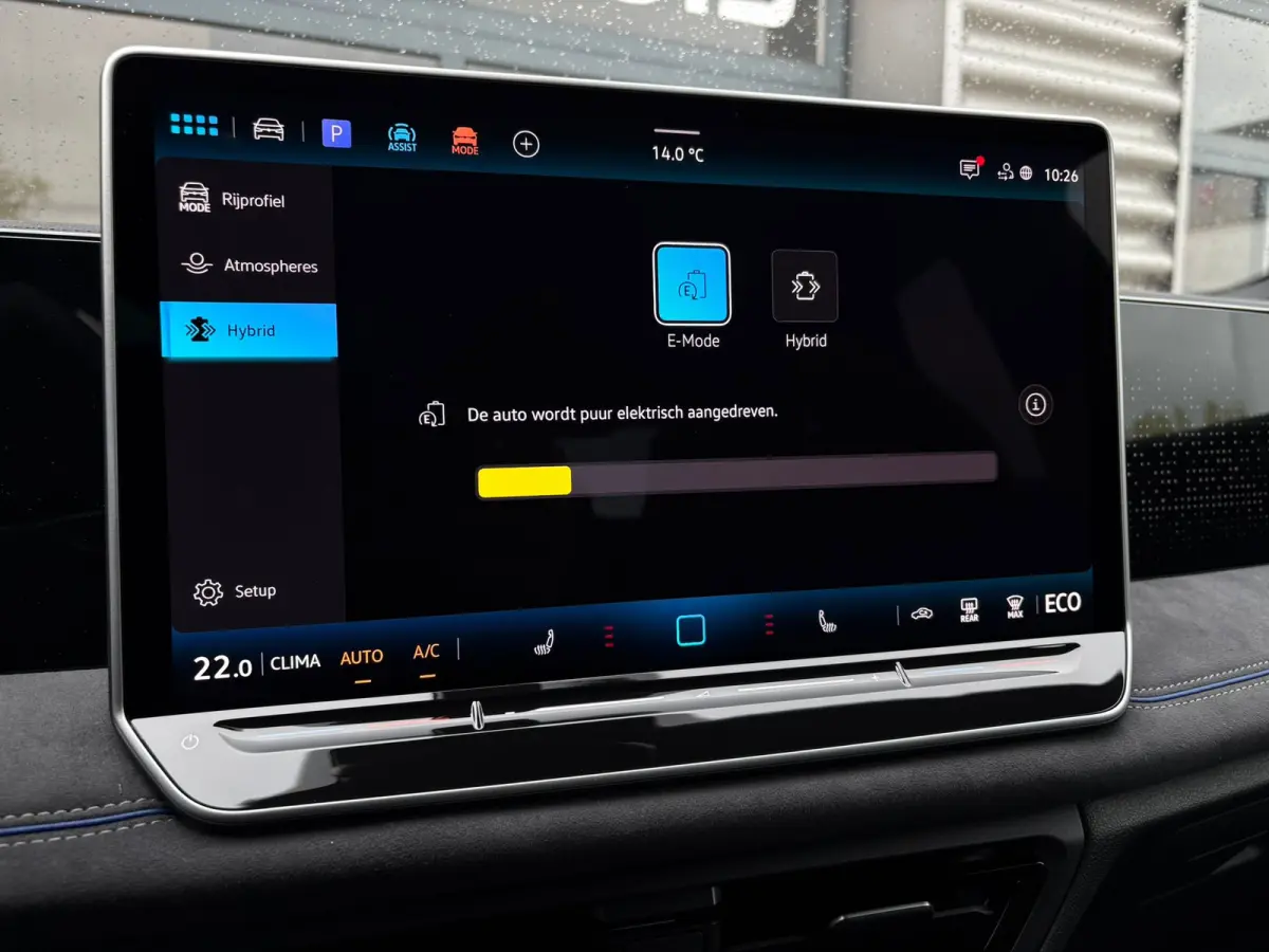 R-Line Edition - eHybrid | 'App-Connect' draadloze smartphone integratie | Automatische afstandsregeling (Adaptive Cruise Control) | Diefstalalarm