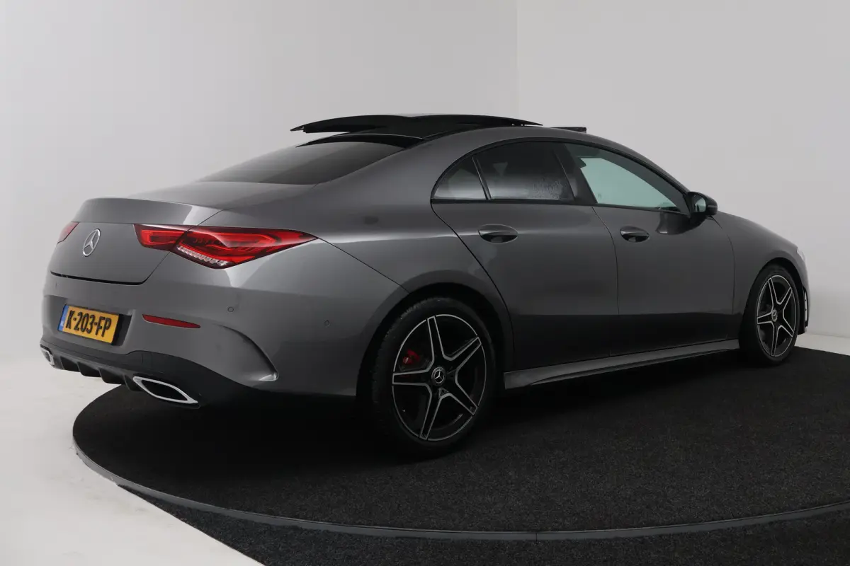 180 Business Solution AMG (PANORAMADAK, STOELVERWARMING, SFEERVERLICHTING)