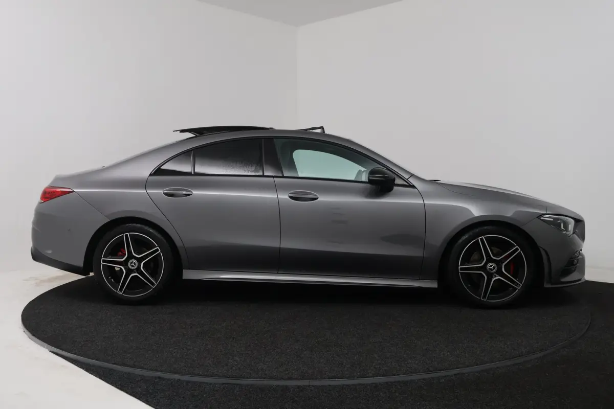 180 Business Solution AMG (PANORAMADAK, STOELVERWARMING, SFEERVERLICHTING)