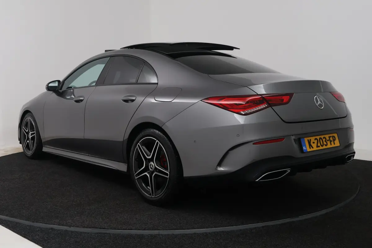 180 Business Solution AMG (PANORAMADAK, STOELVERWARMING, SFEERVERLICHTING)
