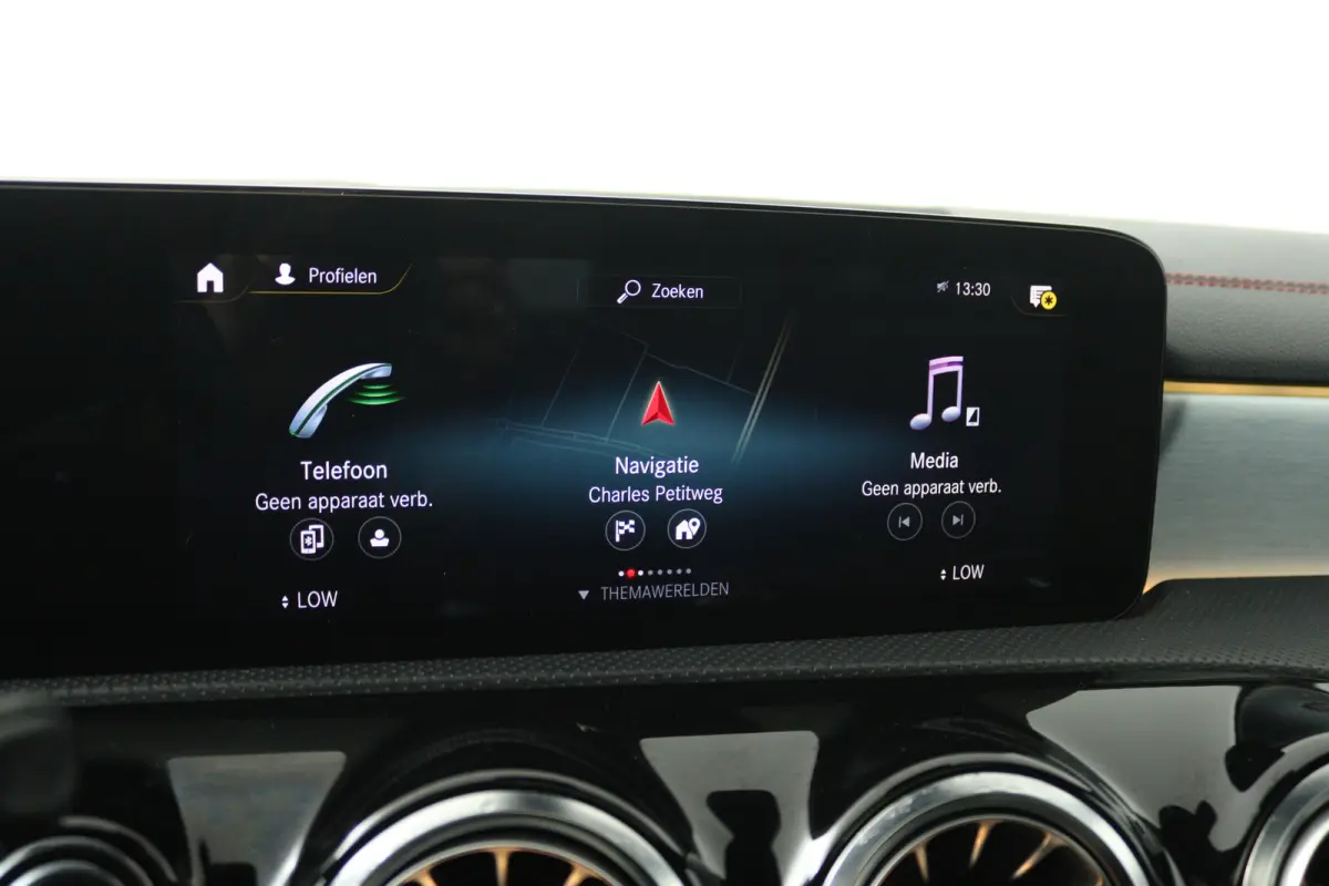 180 Business Solution AMG (PANORAMADAK, STOELVERWARMING, SFEERVERLICHTING)